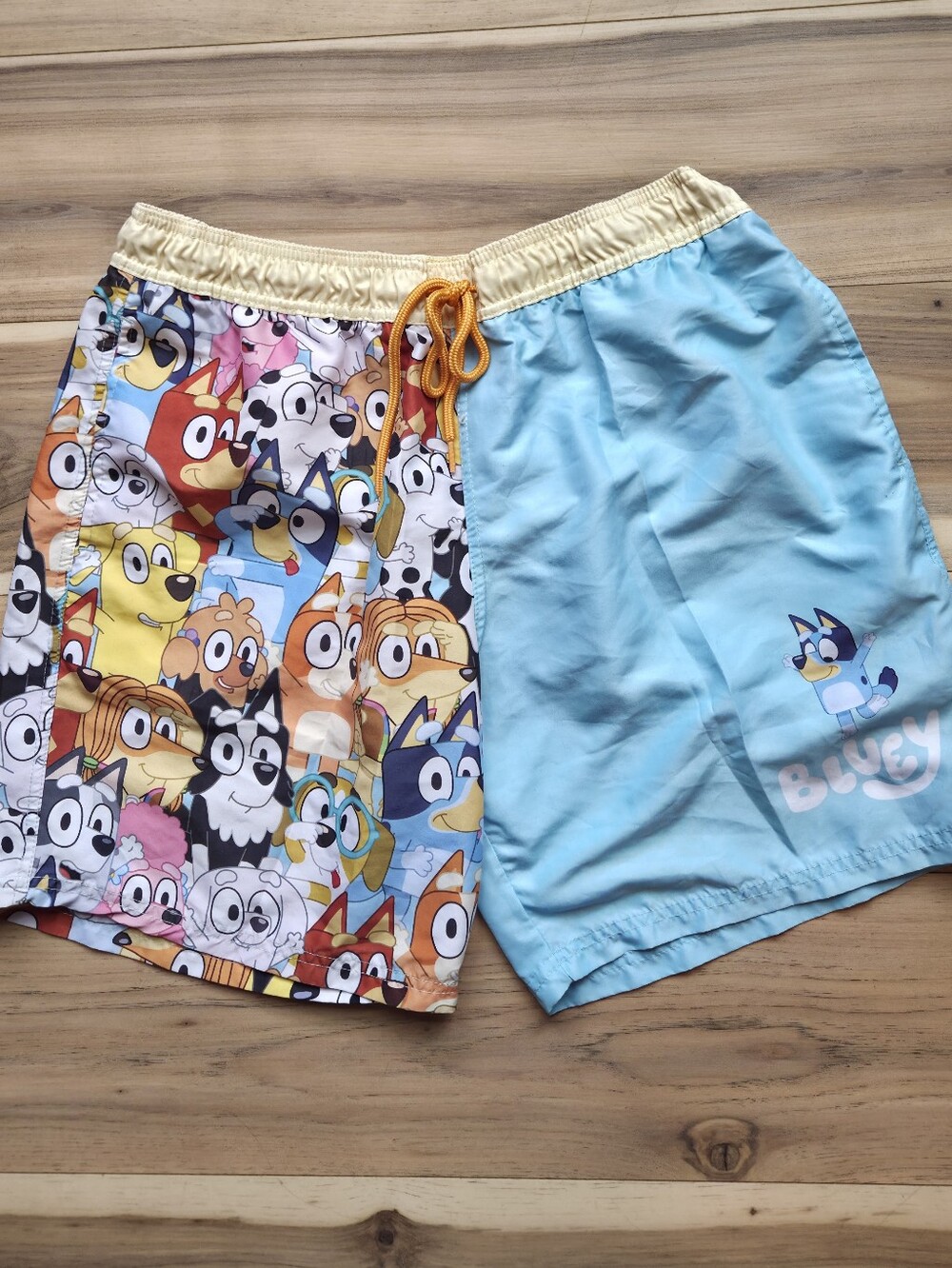 Bluey Men's Swim Trunks Size Large L Blue Character Board Shorts Pocket